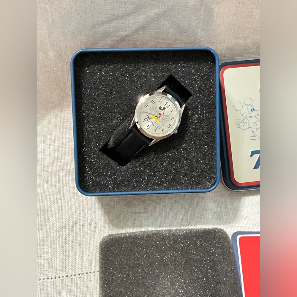 ❤️NIB 75th Anniversary Mickey Mouse Watch collector 2015 Disney x Avon MINT cute